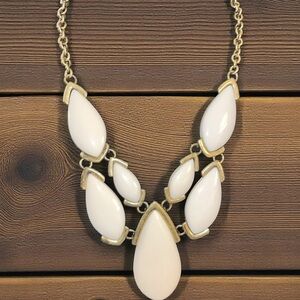 Premier Designs Cream Colored Statement Necklace Marquise Acrylic Gold Toned